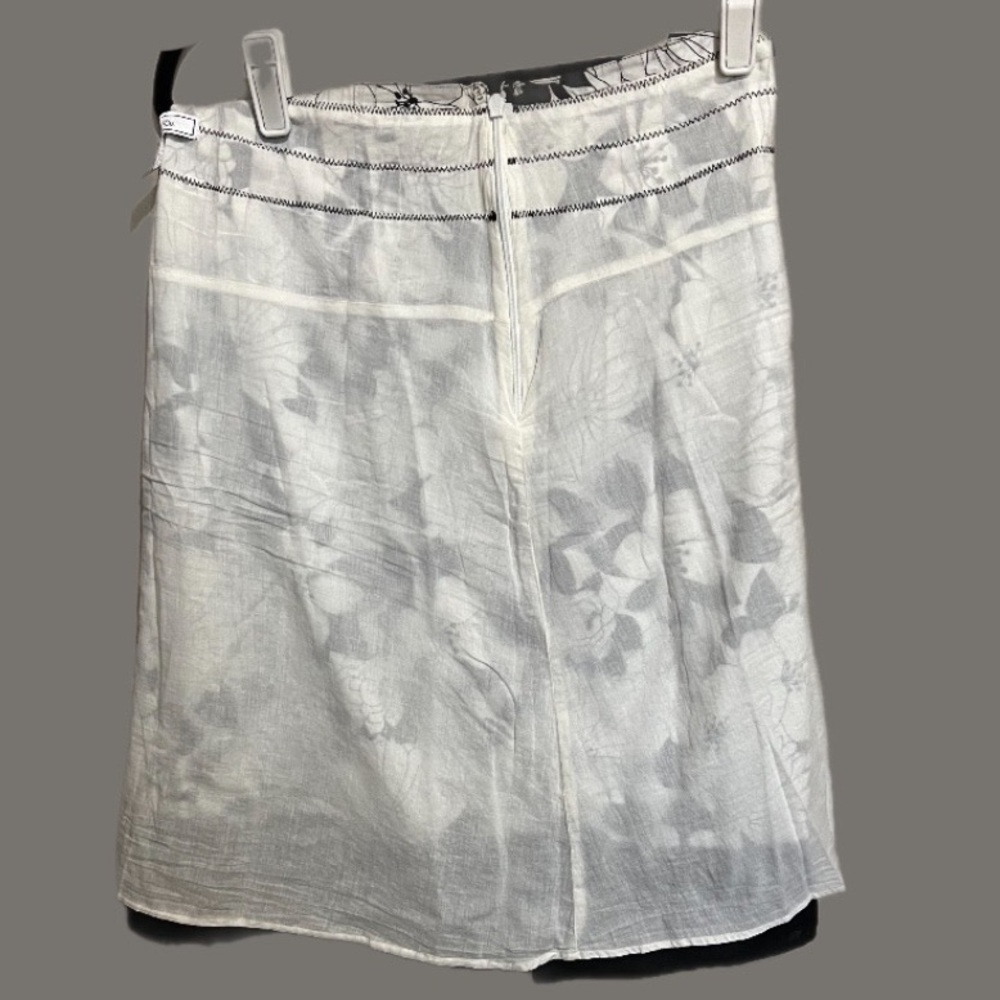 G.H Bass & co skirt black white floral 100% cotton size 10 - Picture 4 of 5